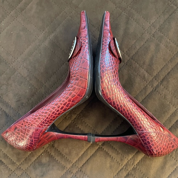 BCBG shoes - Picture 7 of 8